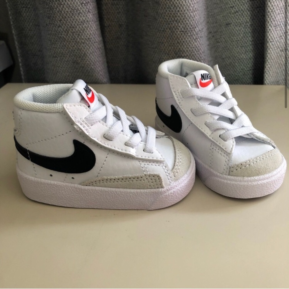 Nike Baby Sneakers Blazer Mid ‘77 white and black, Size 3c